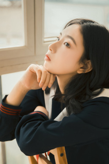 无法触碰的她